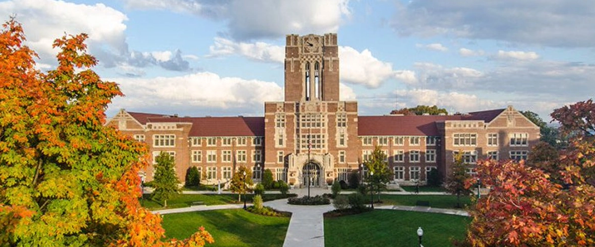 Ayres Hall on the University of Tennessee campus in the fall