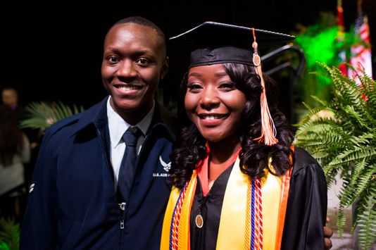 amaya linsey and jerald linsey jr at 2018 ut graduation